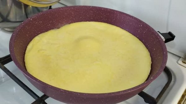 Готовлю  омлет на сковороде