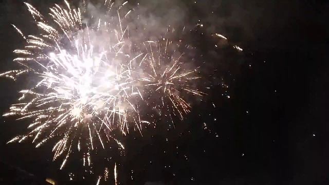 новогодний фейерверк в Краславе 31.12.2015 смотреть онлайн