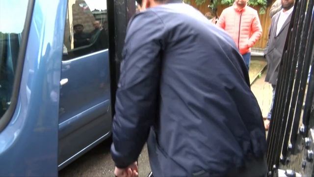 Hundreds of London's minicabs could be 'working illegally' - BBC London смотреть онлайн