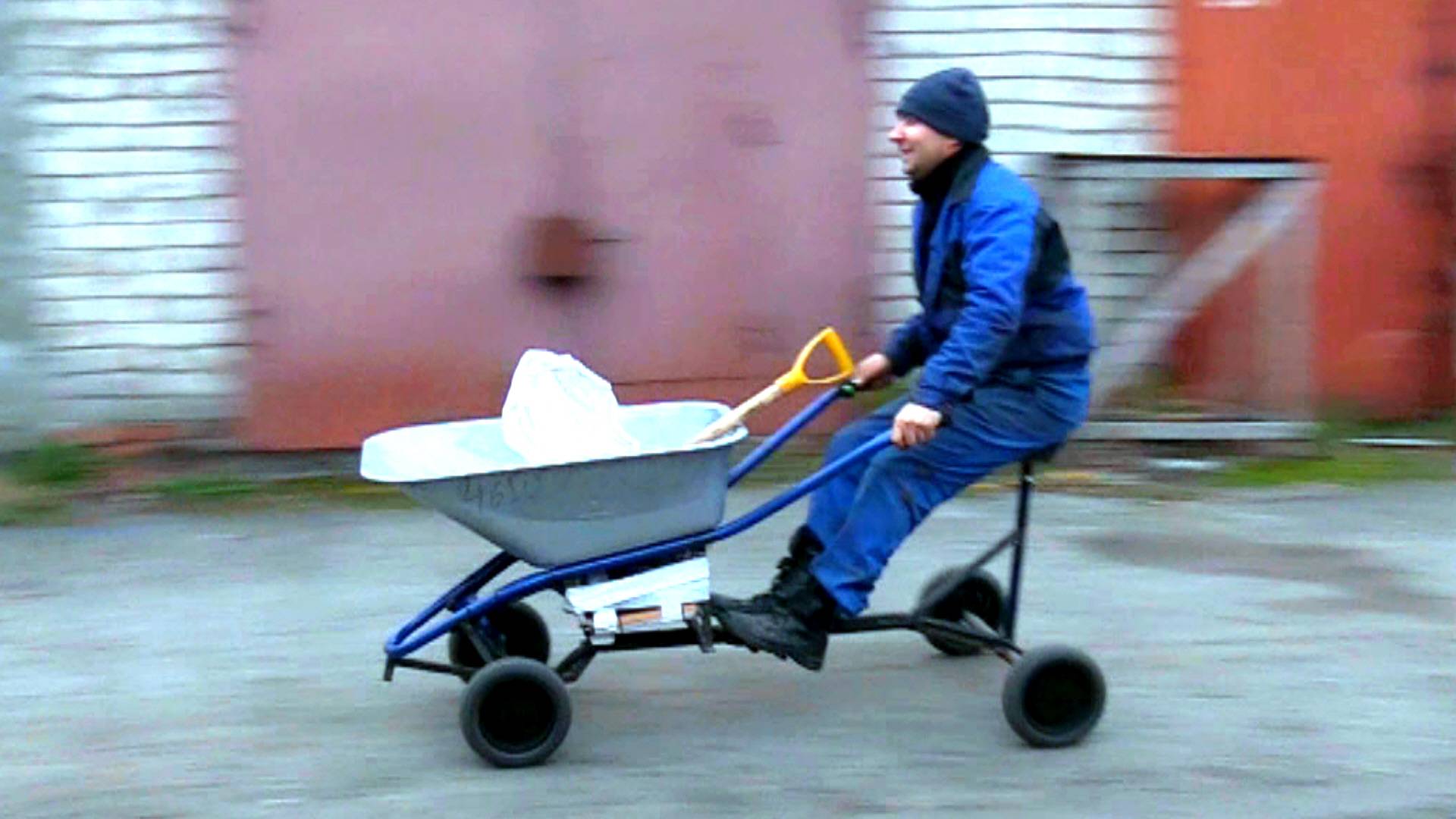 Самоходная строительная тачка с которой работа пойдет в разы быстрее! смотреть онлайн