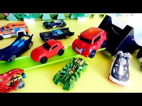 Игрушечные машинки и трасса Тоботов. Видео с машинками для детей смотреть онлайн
