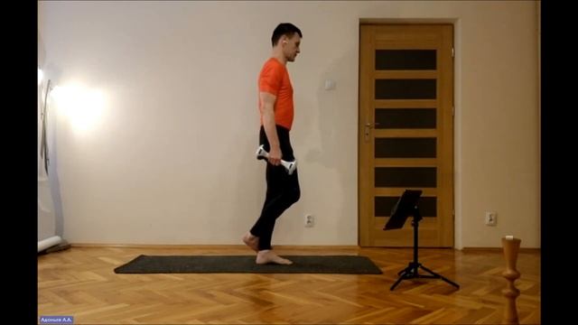 Растяни и раскрой плечевой пояс. Сделай растяжку ног с гантелями! смотреть онлайн