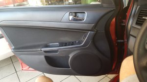 Mitsubishi Lancer X полная разборка двери и её снятие