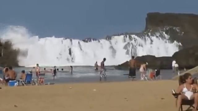 Защищённый пляж в Пуэрто Рико смотреть онлайн