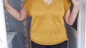 Женский пуловер спицами, вяжу резинку уточняю длину.