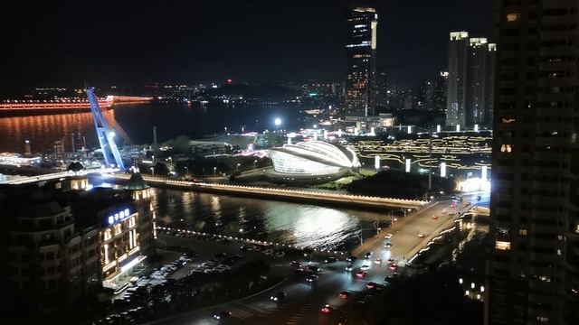 Смотровая площадка с видом на площадь Синхай  (г. Далянь)