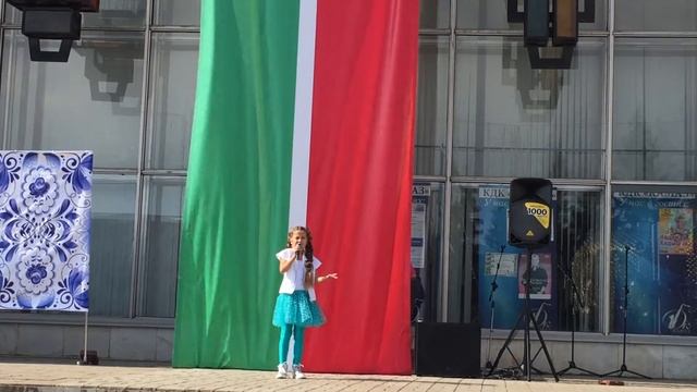 На фестивале возле ДК Камаз Шагиева Полина "Джаз для Вас" смотреть онлайн