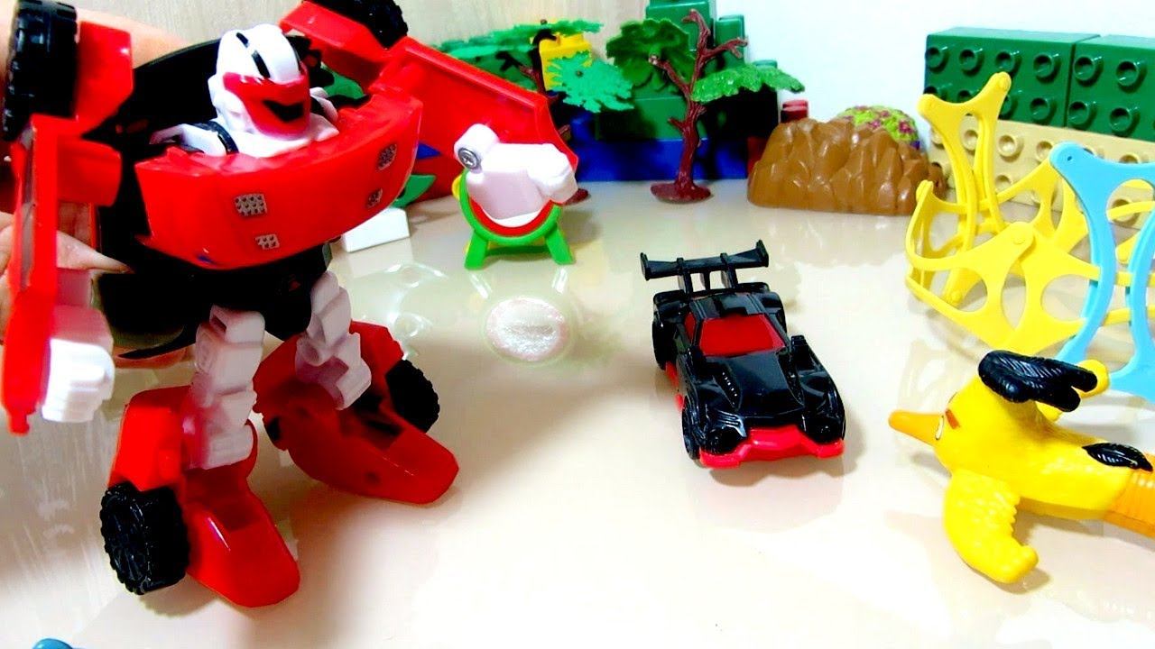 Гоночная машинка, Тобот Z и Птички Энгри Бердс. Видео с игрушками смотреть онлайн