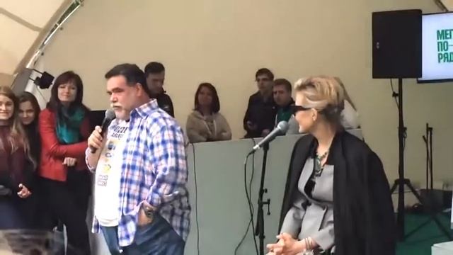 Михаил Эрнестович Куснирович делится своей историей любви. Часть 1 смотреть онлайн