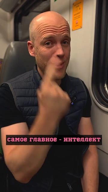 Тренер тренер, а почему у вас такие худые руки, вы же тренер⁉️ #тренер #бицепс #бицепсы #юмор #мем смотреть онлайн