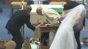 Упала в обморок на свадьбе