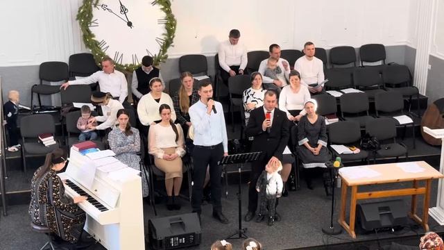 «В небе белый снег кружится»