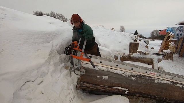 Баня в лесу. Завоз утеплителя. Евгений Богомолов пилит слэбы. смотреть онлайн