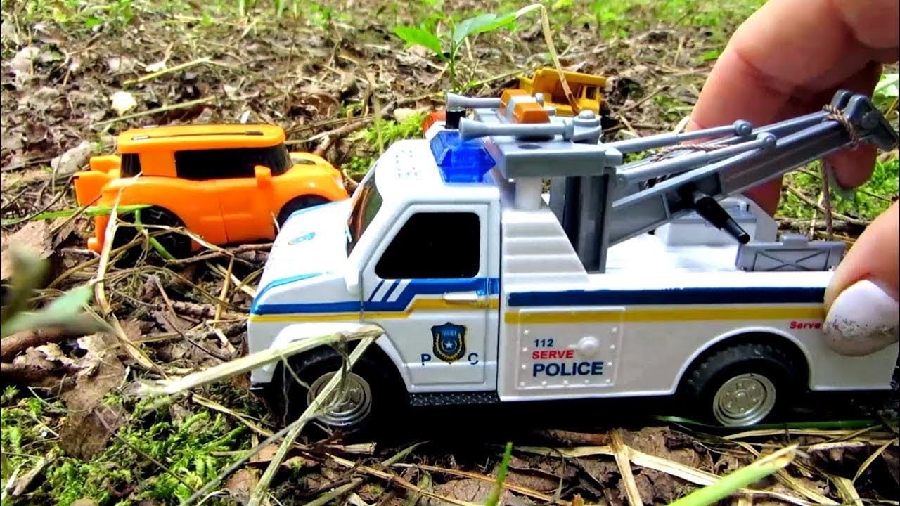 Тобот - трансформер X и эвакуатор в лесу. Видео с игрушечными машинами смотреть онлайн