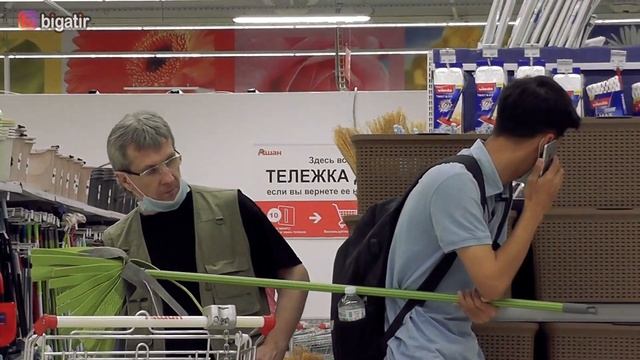 ПРАНК/КАК ВЫВЕСТИ ЧЕЛОВЕКА ШВАБРОЙ !!? Топ реакции 😅 смотреть онлайн