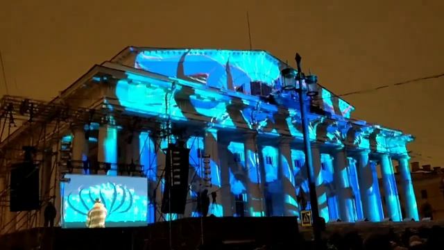Фейерверк и лазерное шоу в центре Петербурга (извините за неформатное видео) смотреть онлайн