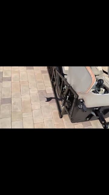 В этом видео мы делимся увлекательным опытом доставки массажного кресла в частный дом!