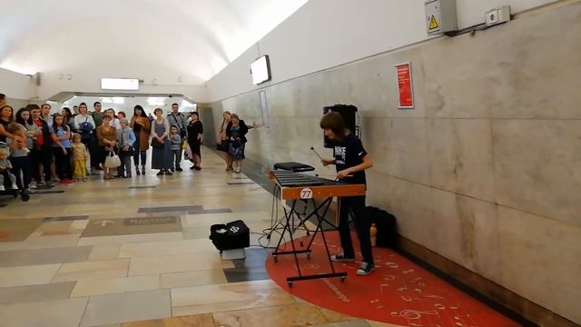 Никита Киселёв в метро