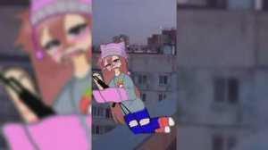 А вдруг реально, когда мы уклонялись, кто то сидел на крыше?..😏 #Gacha