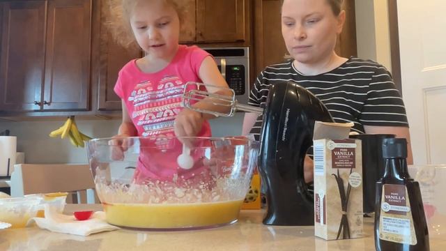 The Baking Girls make Banana Bread смотреть онлайн