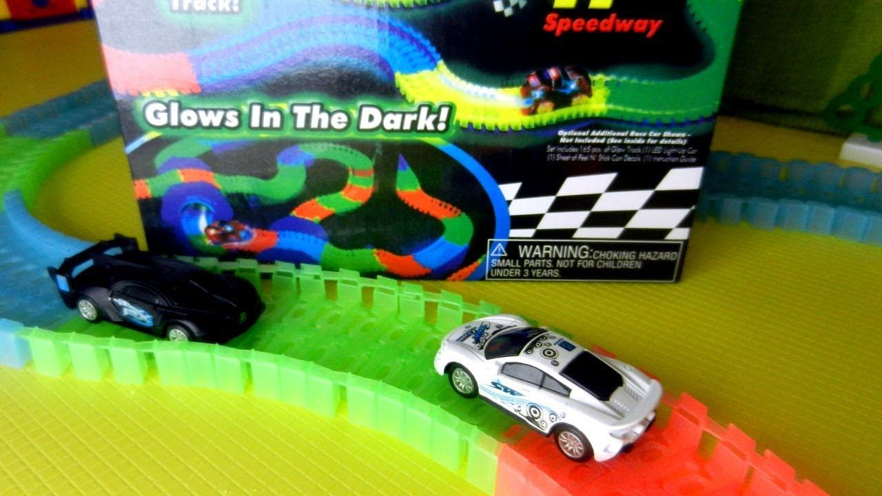 Машинки и Гибкая трасса. Строим трассу для гонок. Видео для детей смотреть онлайн