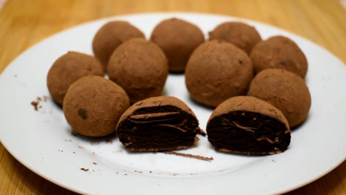 Делайте сразу 2 порции. Супер Вкуснятина за копейки! Корейский шоколадные трюфели. Пробуем! смотреть онлайн