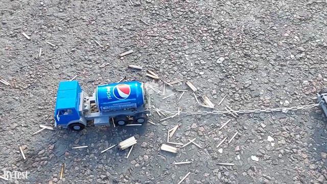 Experiment: Coca Cola vs Pepsi (Turbo Trucks) смотреть онлайн
