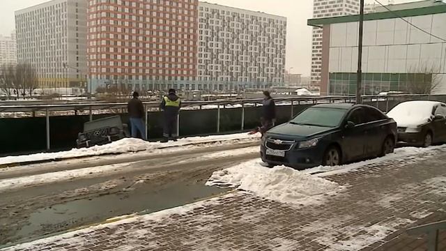 (12+) Брошенный внедорожник