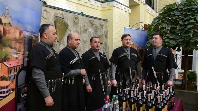 Выступление грузинского вокального ансамбля на дегустации вин смотреть онлайн