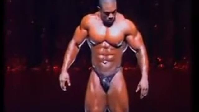 Танец Бодибилдера.flv смотреть онлайн