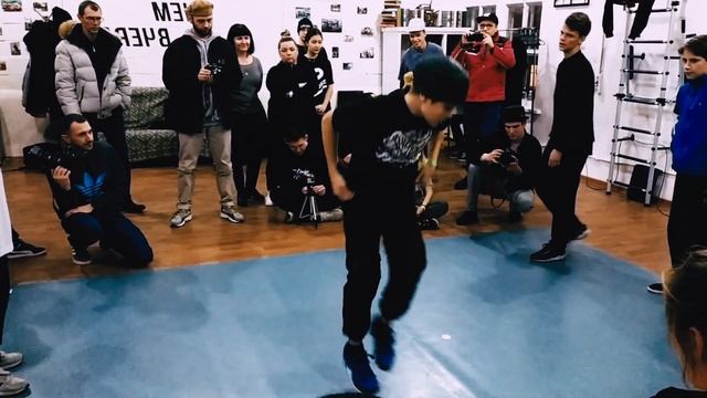 2 баттл - двойки b-boy Voron & b-boy Miron. Соревнования по-брейкдансу YES YOU CAN' 2019 смотреть онлайн