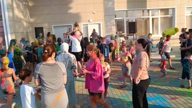 22.06.2023г. площадь ДК ,,Фестиваль красок (фрагмент). Описание под видео, 4K смотреть онлайн