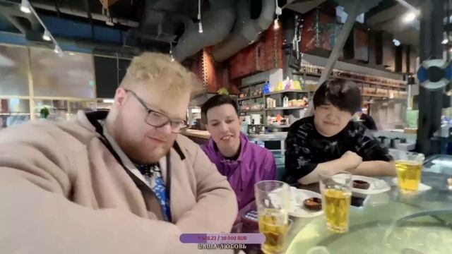 МАЗЕЛЛОВ МУХАНЖАН СИНДИ Т2х2 ВПЕРВЫЕ ПРОБУЮТ ЭКЗОТИЧЕСКУЮ РЫБУ | Irl stream sindi muhanjan t2x2 смотреть онлайн