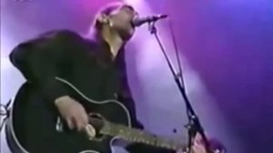 Я ломал стекло, как шоколад в руке.