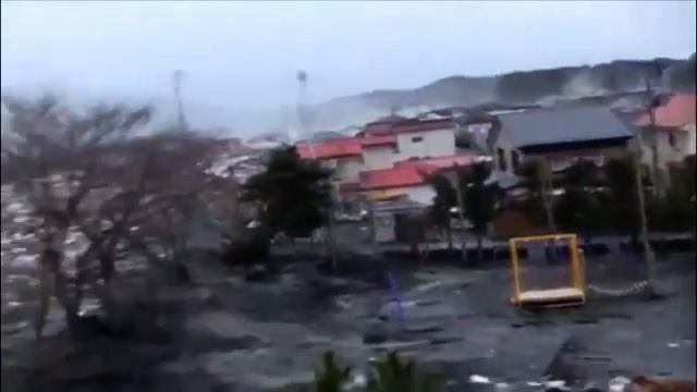 Паранормальное явление во время цунами в Японии! смотреть онлайн