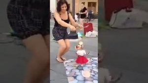 Прикольная кукла-мышка танцует под деспасито