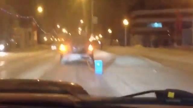 Необычная буксировка автомобиля на тросе смотреть онлайн