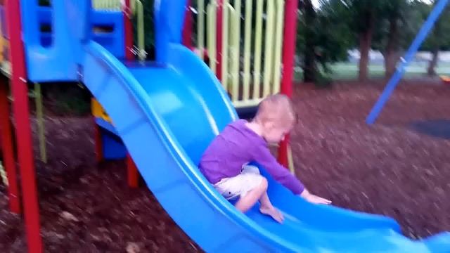 Ловкий папа спас ребенка Quick response saved the child, Far takket være rask reaksjon reddet смотреть онлайн