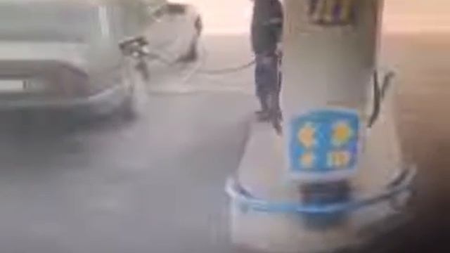 прикол на заправке смотреть онлайн