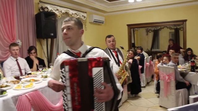 Застільні забави Іван і Компанія смотреть онлайн