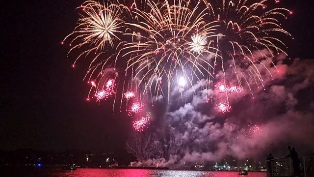 фестиваль фейерверков Серебряная Ладья в Костроме 20.08.22. команда из Бешкека смотреть онлайн