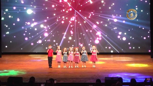 Народная вокальная студия «Вероника» МБУК ДК "Меридиан", поют дети. смотреть онлайн