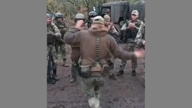 Наши 🇷🇺 бойцы танцуют на СВО ✊