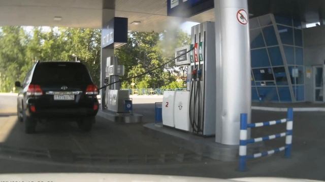 Прикол на заправке на видеорегистратор смотреть онлайн