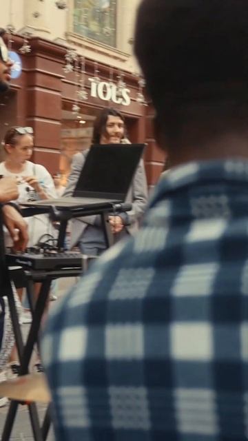 Афро-коллектив играют 'Сансара' на ул. Никольская в Москве #danielstranger #баста #сансара #shorts