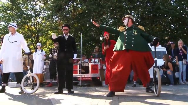 Уличный театр смотреть онлайн