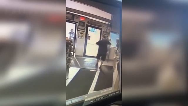 Funny videos | Смешные видео | Открывай дверь, Сова. Медведь пришел смотреть онлайн