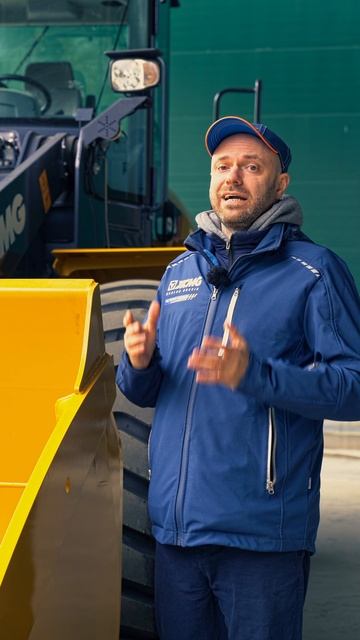 С Днём труда! Надёжная техника — сильная команда! 💪🇷🇺 смотреть онлайн