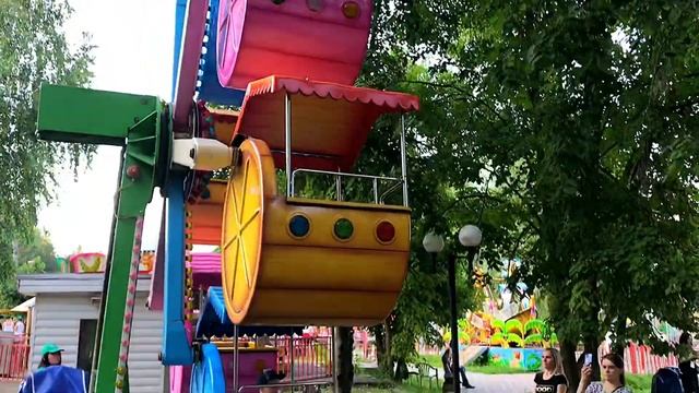 Детское колесо обозрения смотреть онлайн