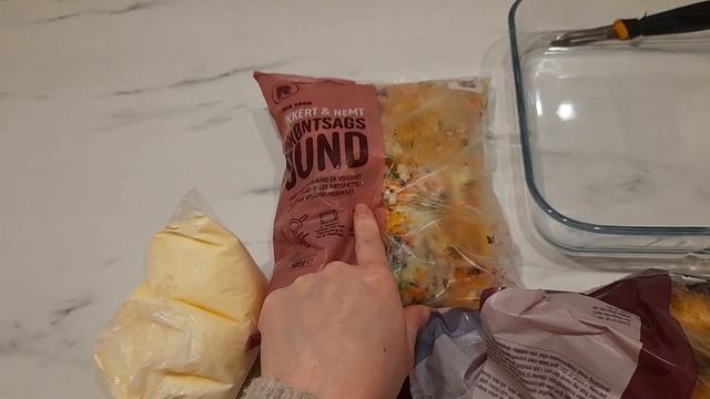 DITL mom of 3 - Finding flowers and cooking with Freya (6 years old) смотреть онлайн